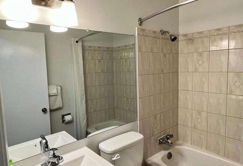 سوییت لوکس, Anavada Inn & Suites  Prince George