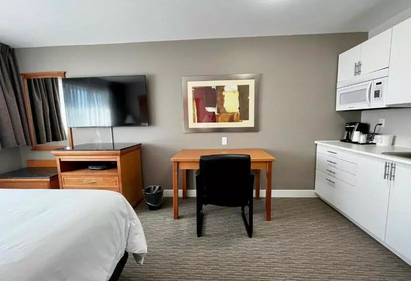 Deluxe Suite King Bed, Anavada Inn & Suites  Prince George