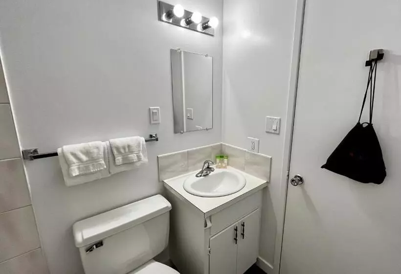 سوئیت با تخت بزرگ, Anavada Inn & Suites  Prince George