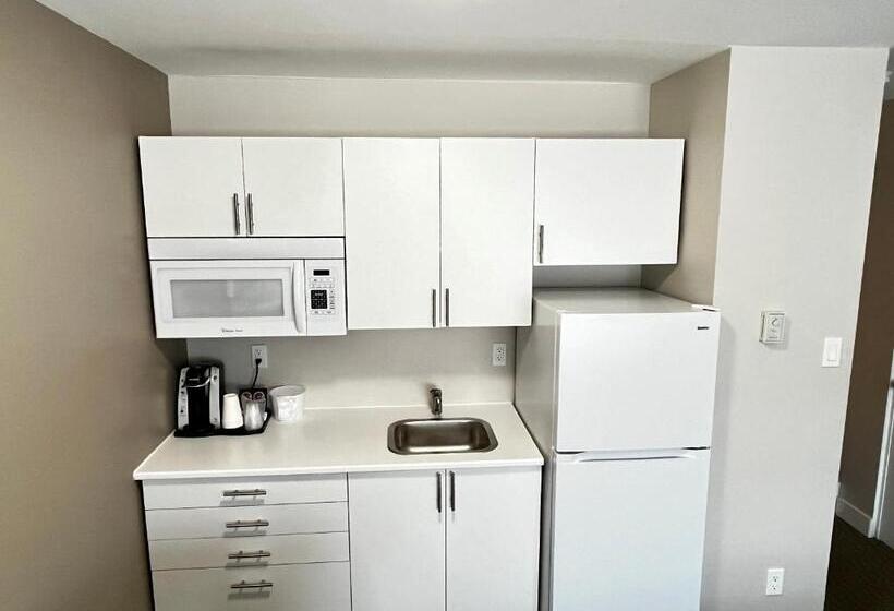 חדר דלוקס עם מיטת קינג, Anavada Inn & Suites  Prince George