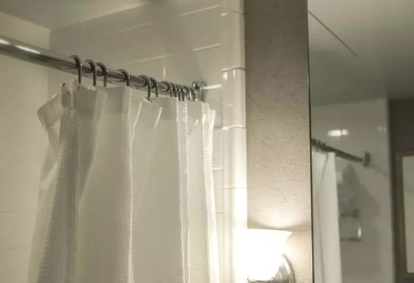 اتاق استاندارد با 2 تخت دوبل, Delta Hotels By Marriott Bessborough