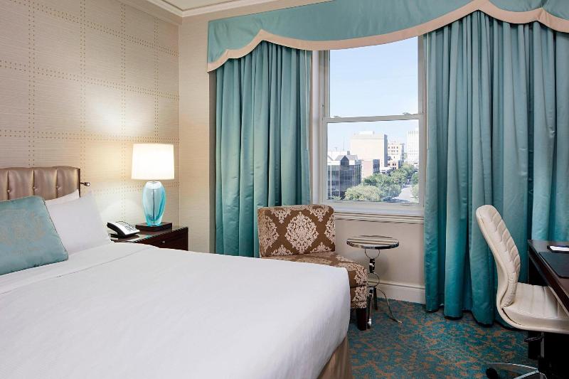 اتاق استاندارد با تخت دو نفره بزرگ, Delta Hotels By Marriott Bessborough
