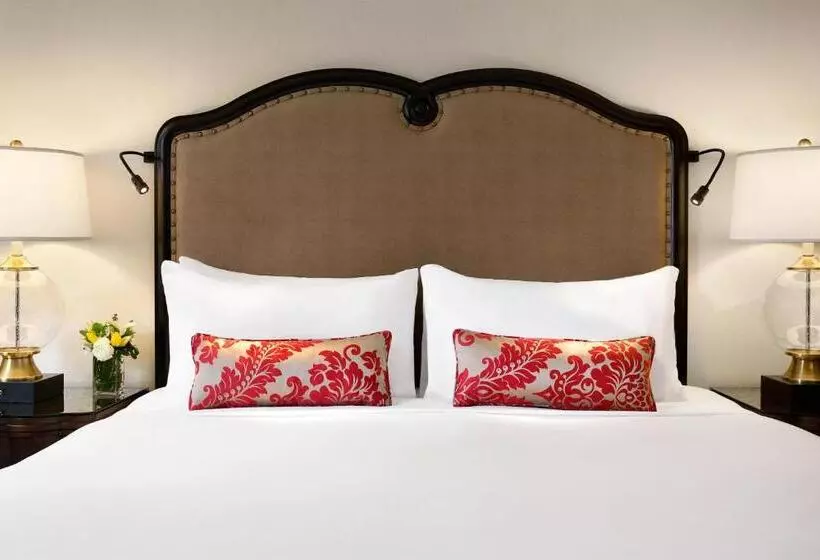 اتاق استاندارد با چشم‌انداز دریاچه, Fairmont Chateau Lake Louise