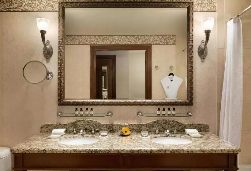 اتاق لوکس, Fairmont Chateau Lake Louise