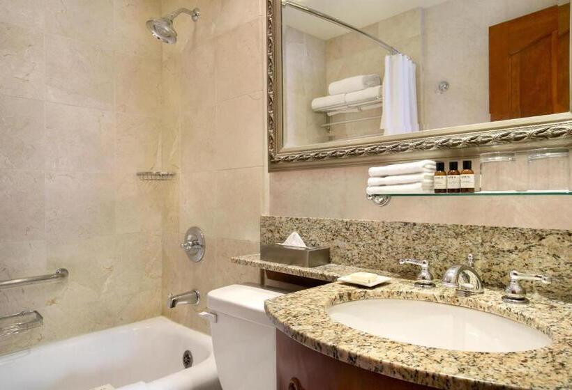 جناح, Fairmont Chateau Lake Louise