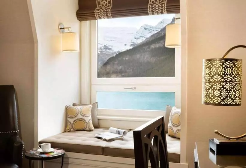 اتاق استاندارد با چشم‌انداز دریاچه, Fairmont Chateau Lake Louise
