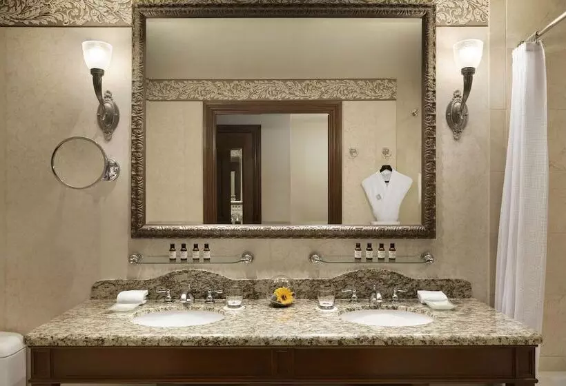 اتاق لوکس, Fairmont Chateau Lake Louise