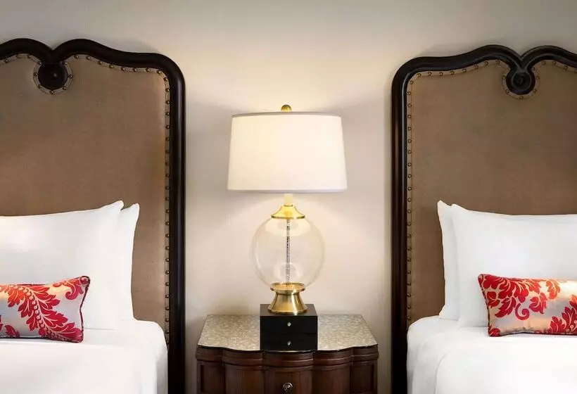 اتاق لوکس, Fairmont Chateau Lake Louise