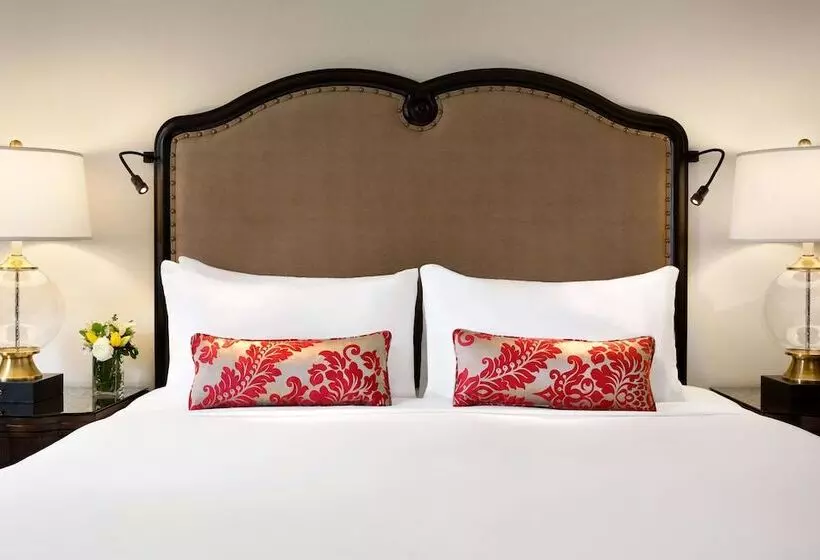 اتاق لوکس با چشم‌انداز دریاچه, Fairmont Chateau Lake Louise