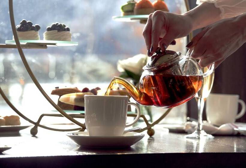 جناح جونيور مطل علي البحيرة, Fairmont Jasper Park Lodge