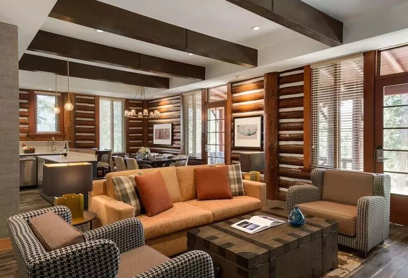 کابین, Fairmont Jasper Park Lodge