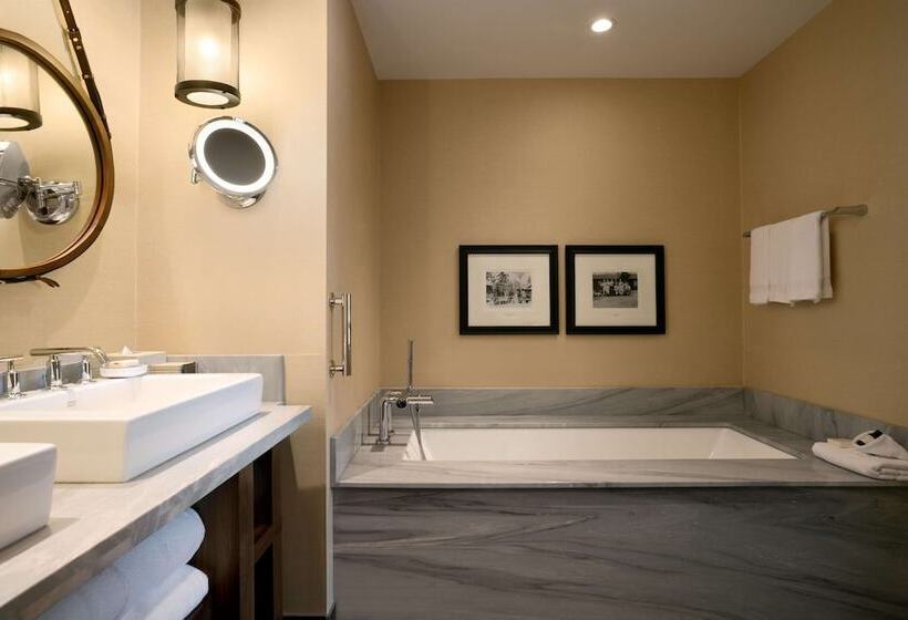 كابينة, Fairmont Jasper Park Lodge