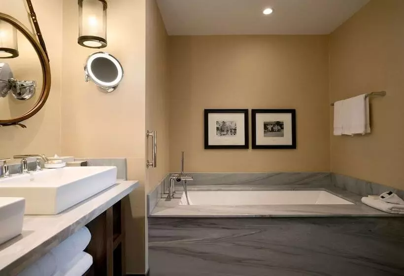 کابین, Fairmont Jasper Park Lodge
