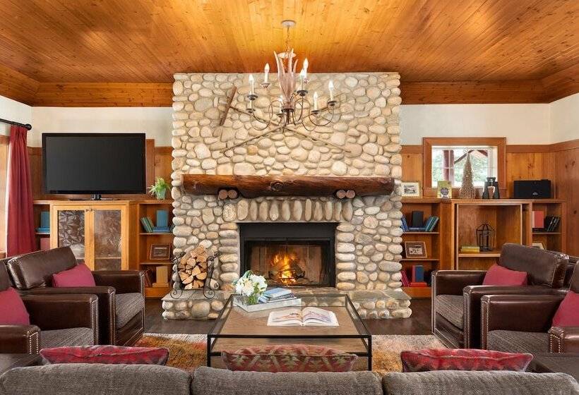 كابينة, Fairmont Jasper Park Lodge