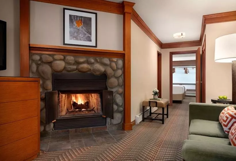 سوییت جونیور با چشم‌انداز دریاچه, Fairmont Jasper Park Lodge