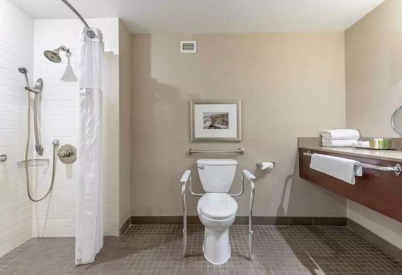 景色の見えるダブルベッドスタンダードルーム, Hilton Saint John