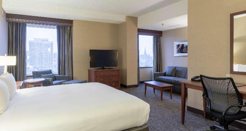 キングサイズベッドのスタンダードルーム, Hilton Saint John