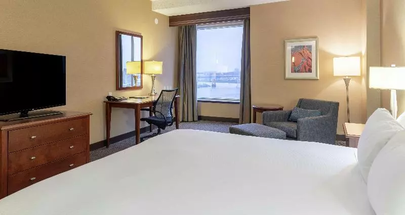 キングサイズベッドのクラブルーム, Hilton Saint John