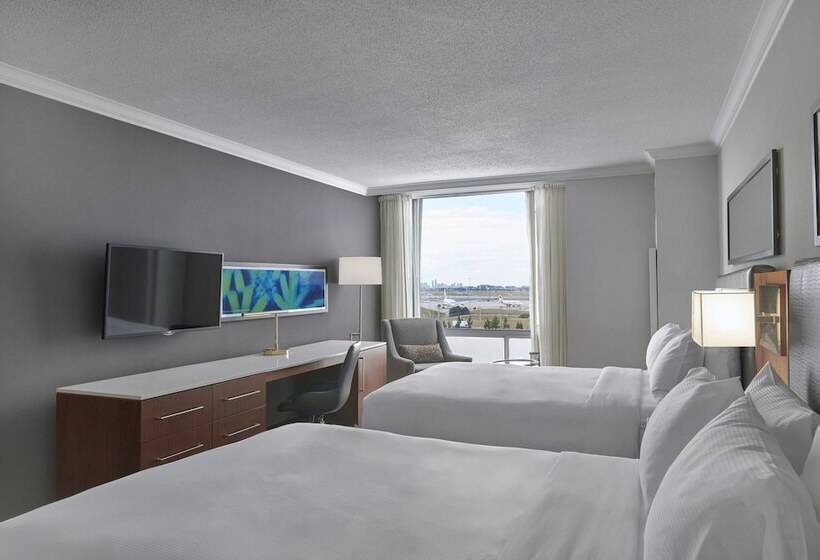 חדר סטנדרט שתי מיטות זוגיות, Hilton Toronto Airport Hotel & Suites