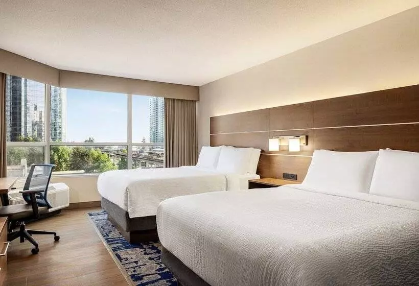 ２ダブルベッドのスタンダードルーム, Holiday Inn Express Vancouvermetrotown