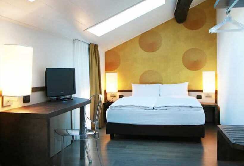 اتاق سوپریور, Internazionale Bellinzona