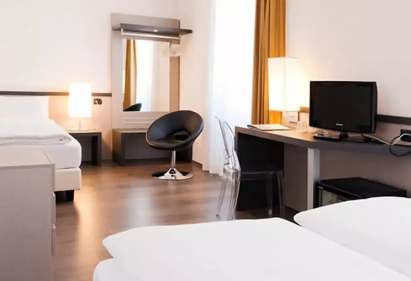 スタンダードトリプルルーム, Internazionale Bellinzona