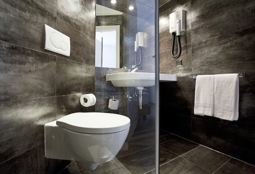 اتاق استاندارد سه نفره, Internazionale Bellinzona