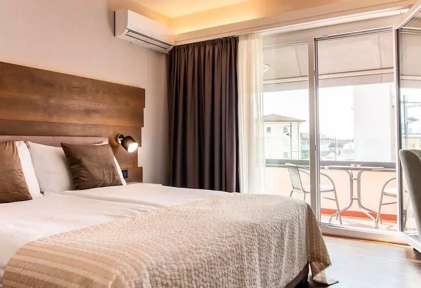 Quarto Triplo Standart, Polo