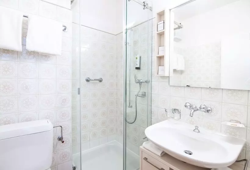 Quarto Triplo Standart, Polo