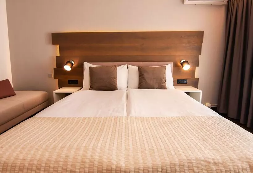 Quarto Triplo Standart, Polo