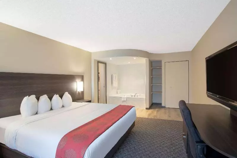 اتاق استاندارد با تخت بزرگ, Quality Inn & Conference Centre Kingston Central