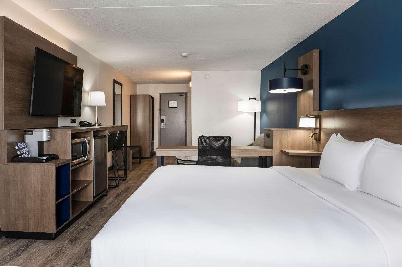اتاق استاندارد با تخت بزرگ, Quality Inn & Conference Centre Kingston Central