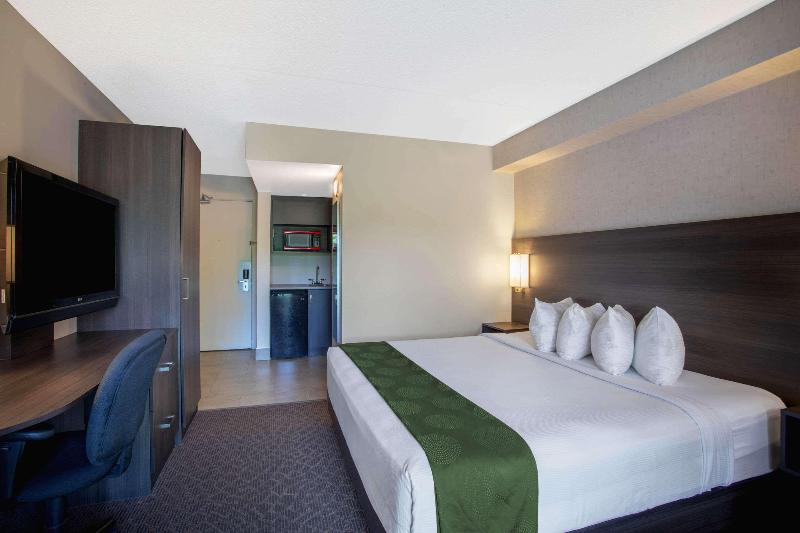 Люкс Кровать Кинг, Quality Inn & Conference Centre Kingston Central