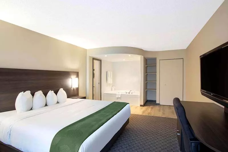 سوئیت با تخت بزرگ, Quality Inn & Conference Centre Kingston Central