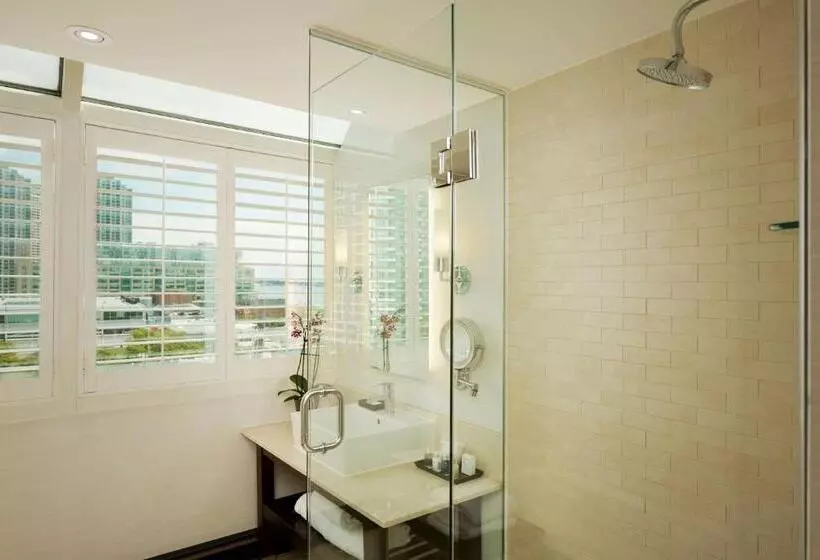 Standard-huone King-vuode, Radisson Blu Toronto Downtown