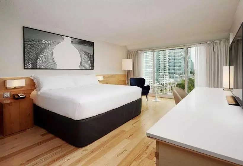 Premium-huone Järvinäkymä, Radisson Blu Toronto Downtown