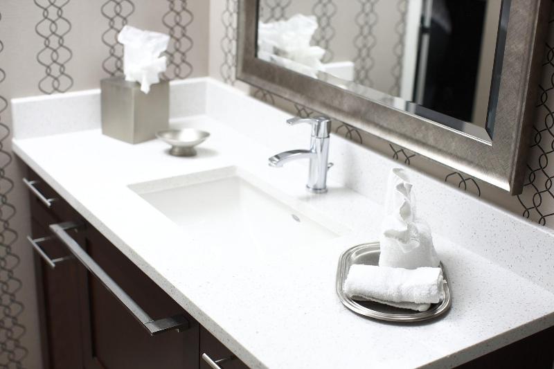 带大床的标准工作室, Residence Inn By Marriott Vancouver Downtown