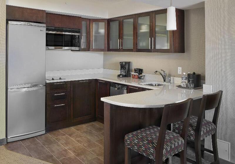 带大床的标准工作室, Residence Inn By Marriott Vancouver Downtown