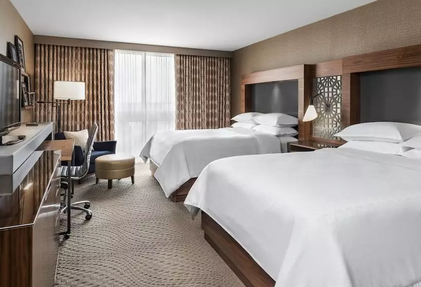 اتاق لوکس با چشم‌انداز, Sheraton Toronto Airport Hotel & Conference Centre