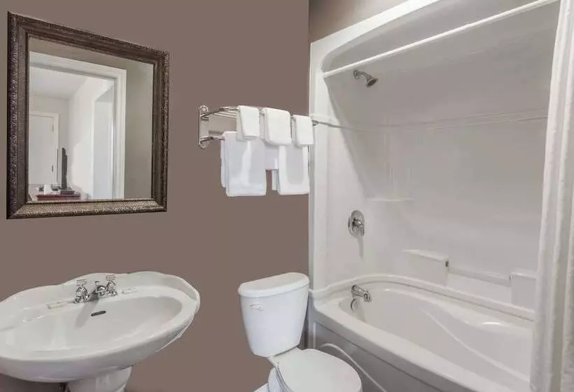 スイート, Super 8 By Wyndham Kirkland Lake
