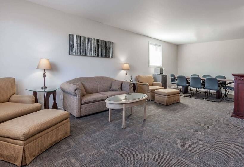 套房, Super 8 By Wyndham Kirkland Lake