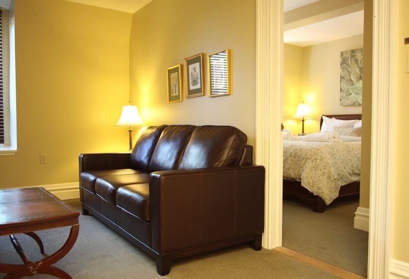 套房, The Halliburton