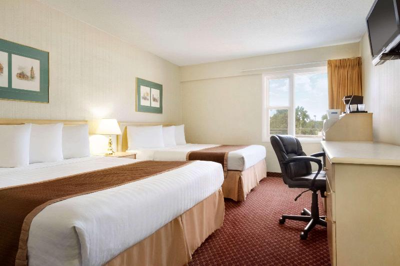 מיטת קינג בסוויטה, Travelodge By Wyndham Lethbridge