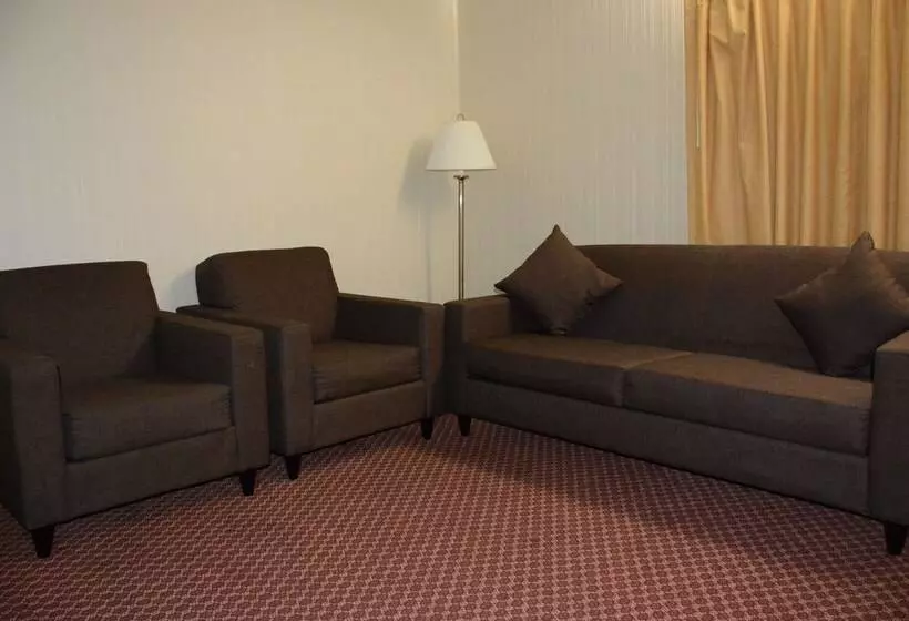 سوییت, Travelodge By Wyndham Lethbridge