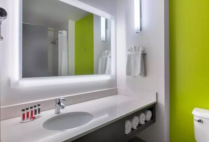 اتاق استاندارد با تخت بزرگ, Super 8 By Wyndham Winnipeg East Mb
