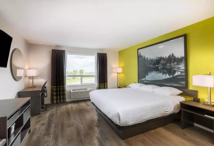 اتاق استاندارد با تخت بزرگ برای معلولان, Super 8 By Wyndham Winnipeg East Mb
