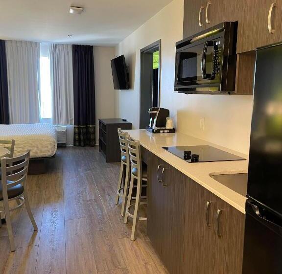 1ベッドルームアパートメント, Super 8 By Wyndham Winnipeg East Mb