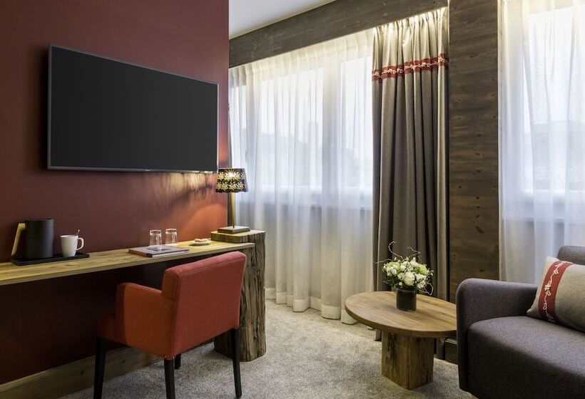 Superior Room, Edelweiss Manotel