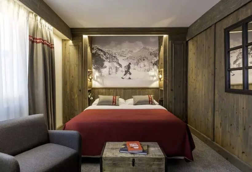 Superior Room, Edelweiss Manotel