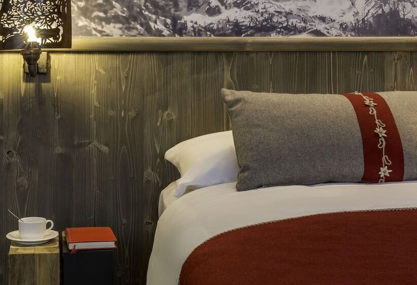 Superior Room, Edelweiss Manotel
